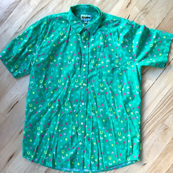 Men’s Short Sleeve Tipsy Elves St. Patrick’s Day Button Down - Picture 3 of 4